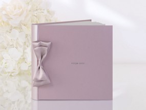  Księga gości weselnych w kolorze pudrowo - różowym z kokardką KWA33